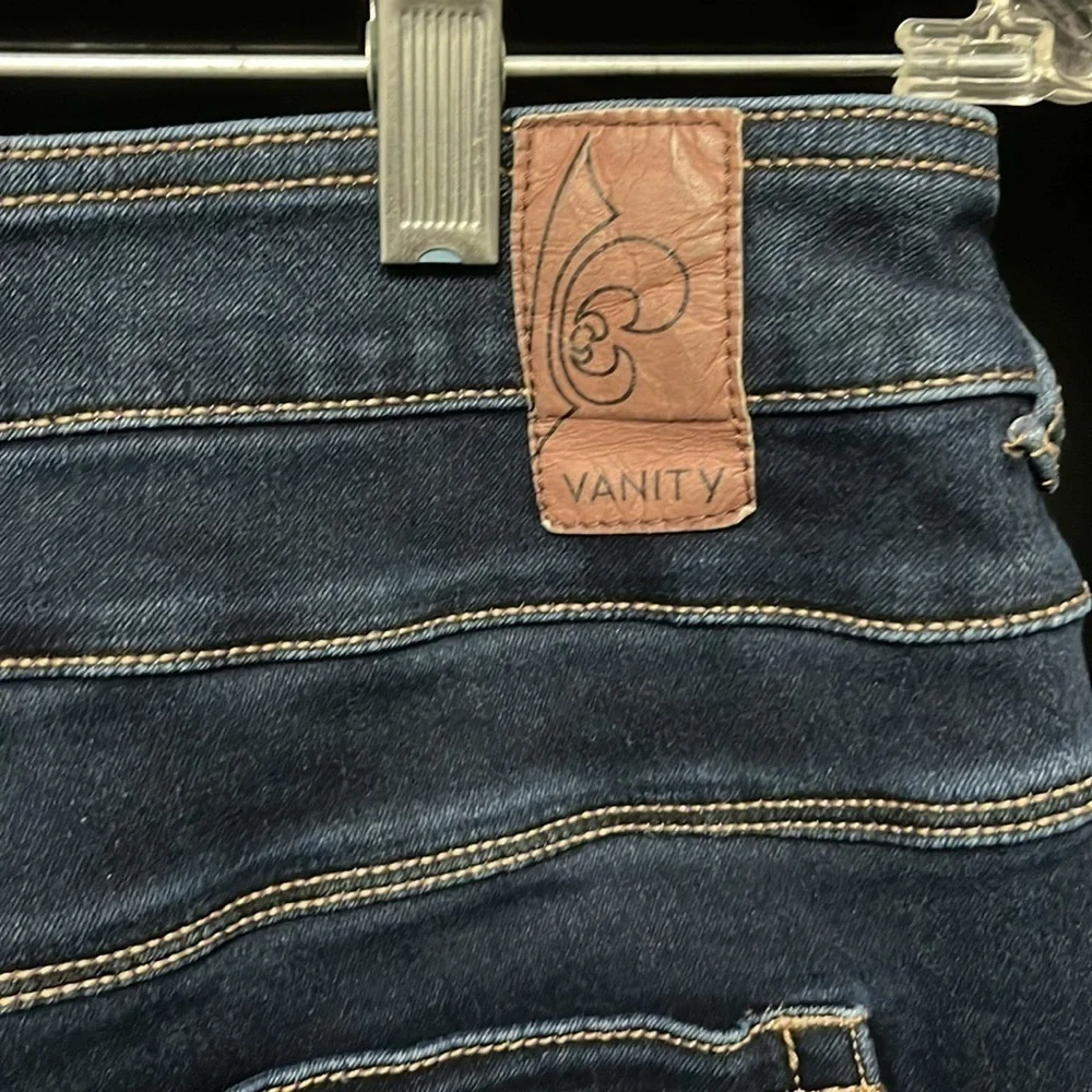 Vanity- curvy cuffed Capri jeans - Picture 5 of 11